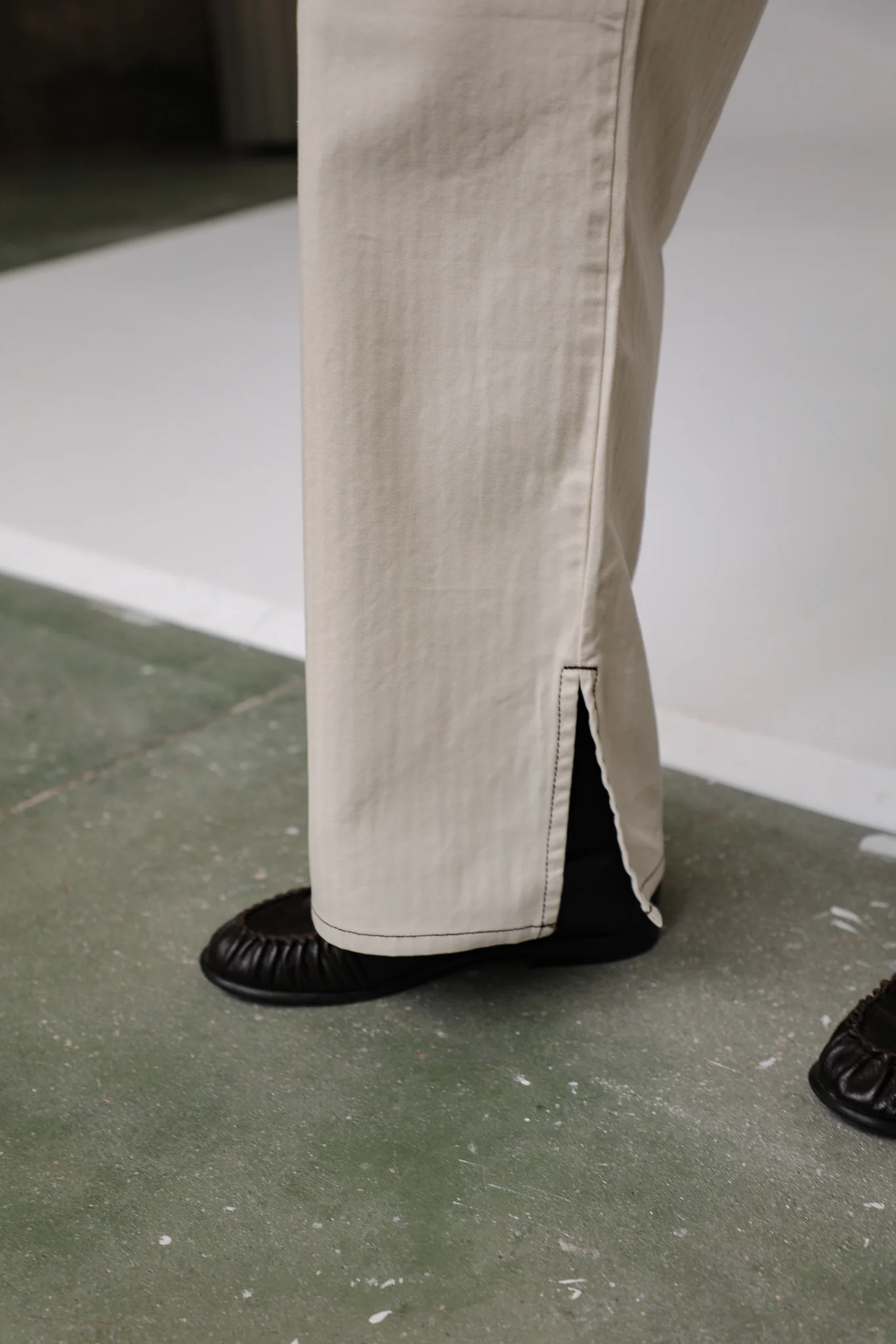 Seams Pocket Pants Beige - Image 11