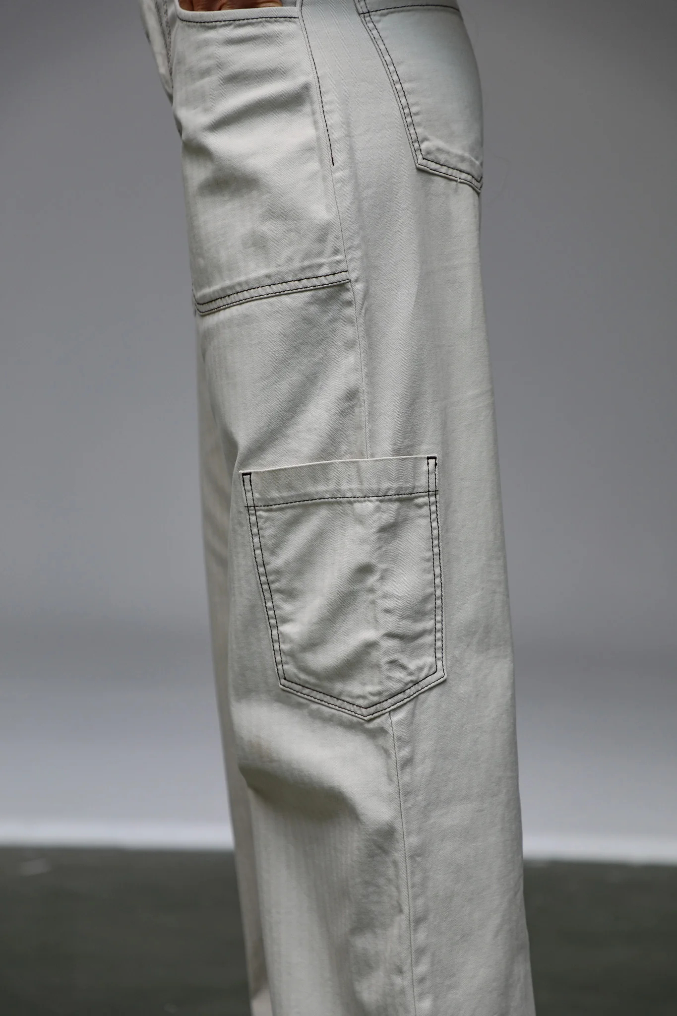 Seams Pocket Pants Beige - Image 5