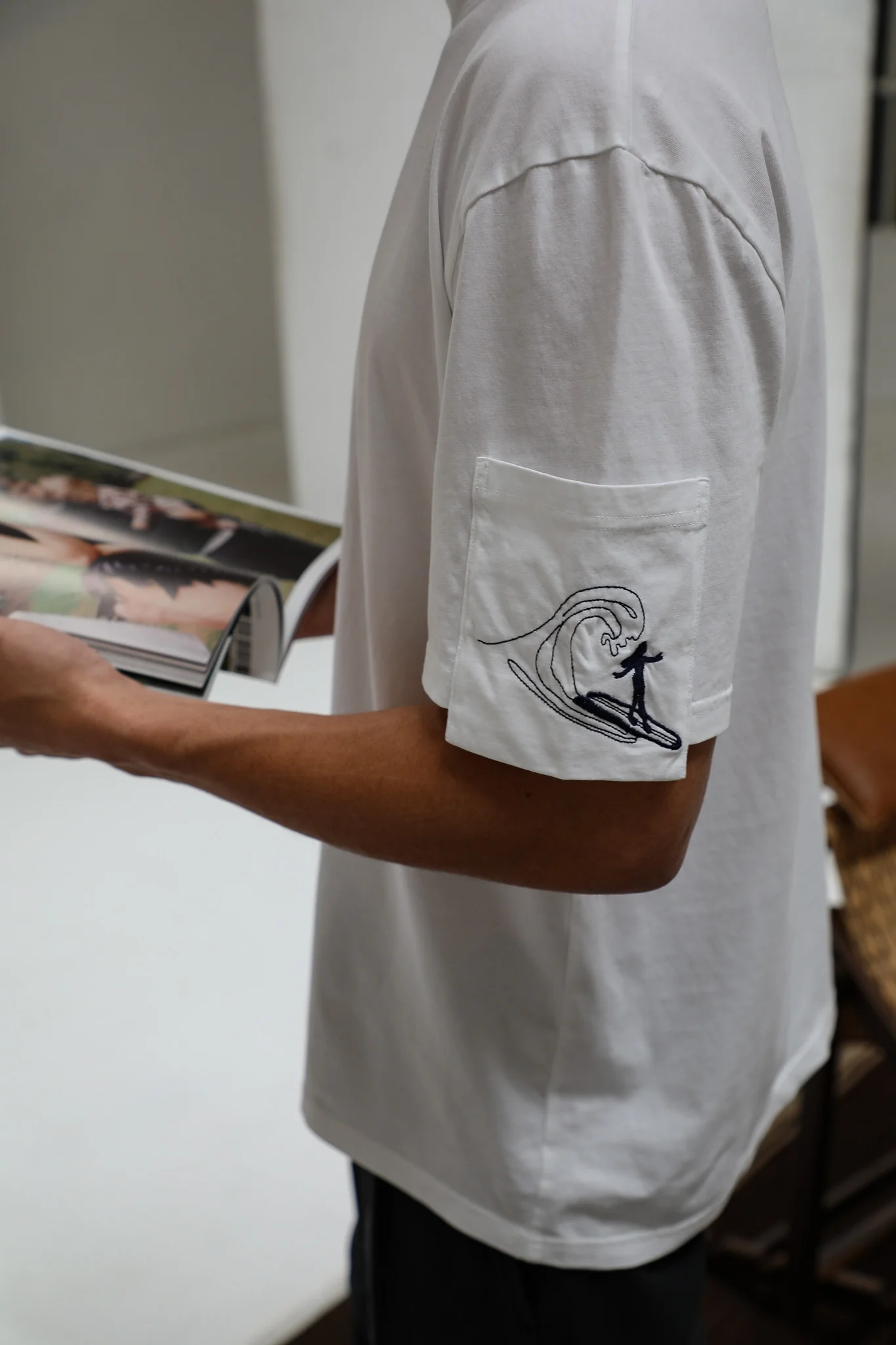 Trendy Pocket T-Shirt Detail White - Image 6
